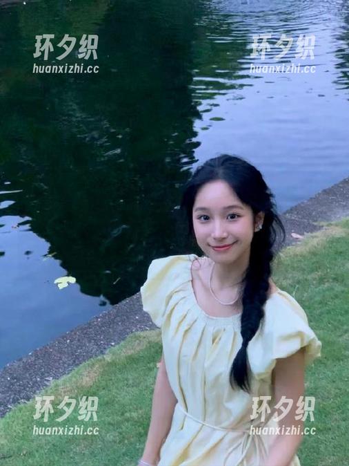 51在线吃瓜 51在线吃瓜苹果版:瘫在沙发上,外面是吃瓜的世界,我在这边慢慢享受