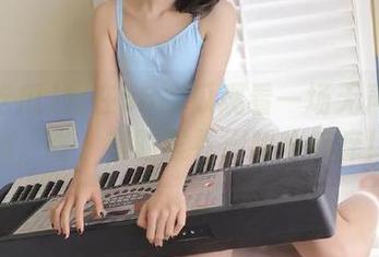 我在58吃瓜观看一场无声的表演，唉，有时候看得我心痒痒！