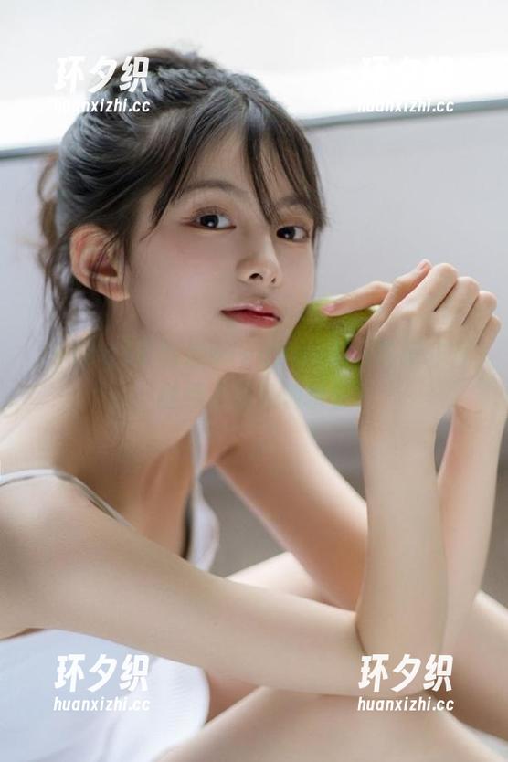 更新后91cg.fun瓜场热闹非凡，继续上演草地求生？
