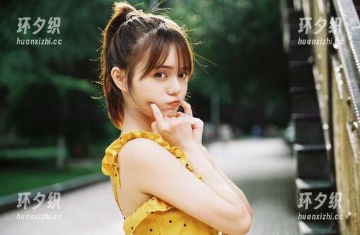 吃瓜黑料网站：导航是我，但要小心瓜皮飞溅哦！