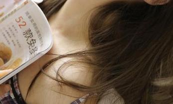 说好的观看“国产黑料”呢？结果呈现的却是一桶花生米…啧，太尴尬了