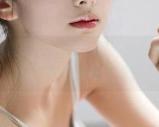 是谁安装了“美女黑料网”app？我一脚就陷进去了