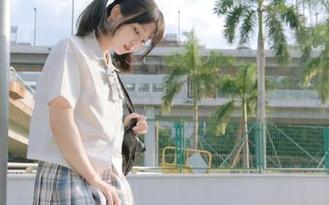 “黑网料”的入口竟然像迷宫一样,没走几步就被各种消息吸引过去。
